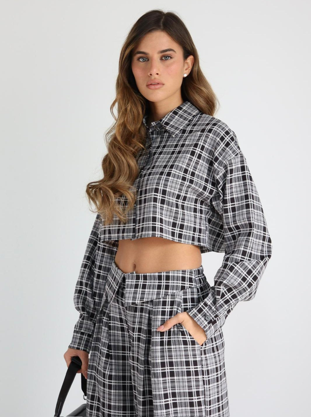 חליפה משובצת אפורה קרופ ומכנס בגזרה גבוהה