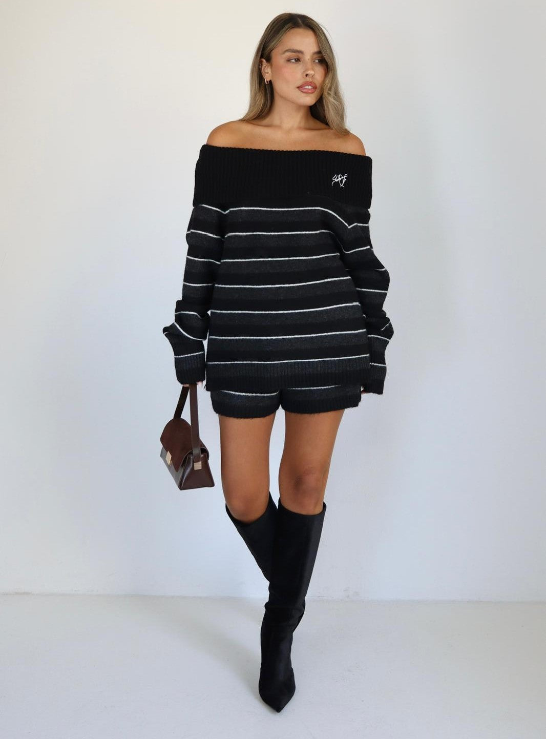 חליפת סריג לנשים בגזרת אוף שולדר