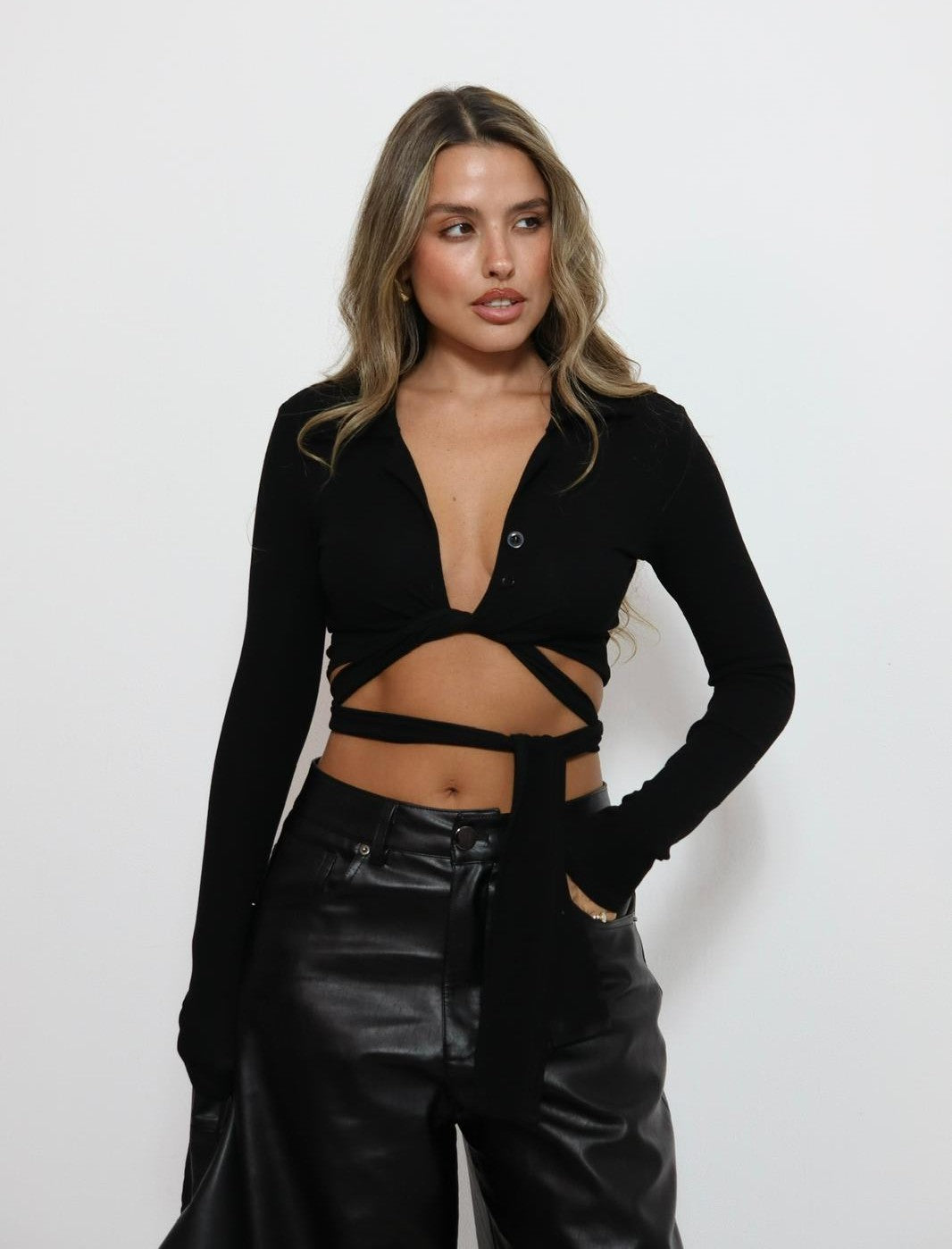 חולצת טופ קשירה לנשים