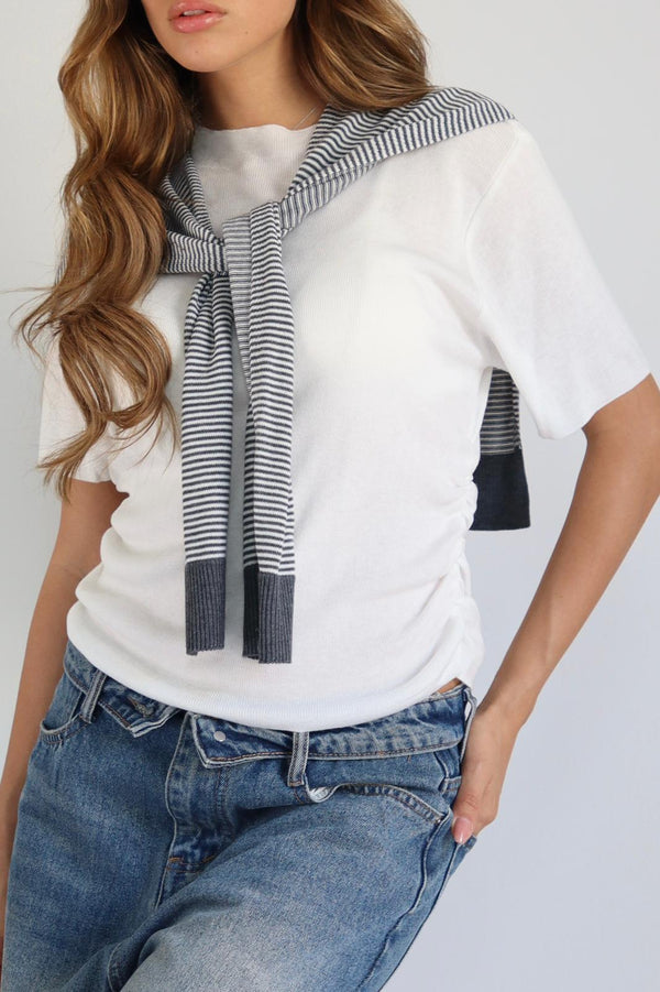 טי שירט מחמיאה לנשים Ashli צבע לבן חזית