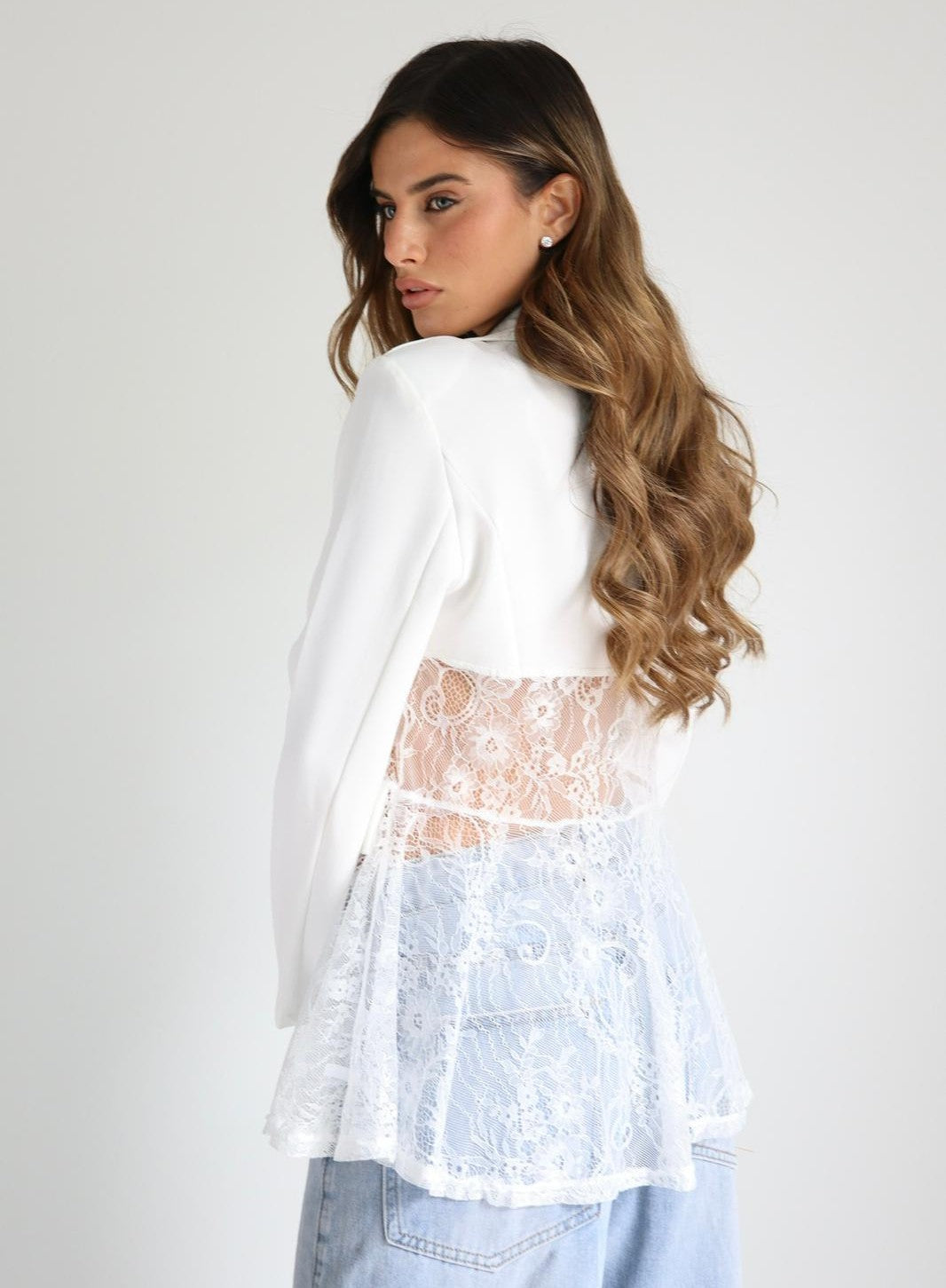 בלייזר Tami עם פאנל תחרה נשי, תקריב בד