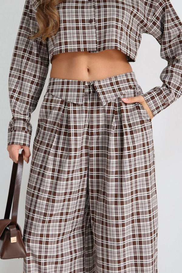 חליפה משובצת אלגנטית לנשים בשילוב תיק עקבים