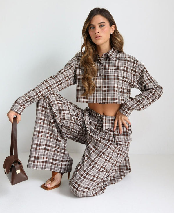 סט משובץ לנשים חולצה קצרה מכופתרת ומכנס רחב