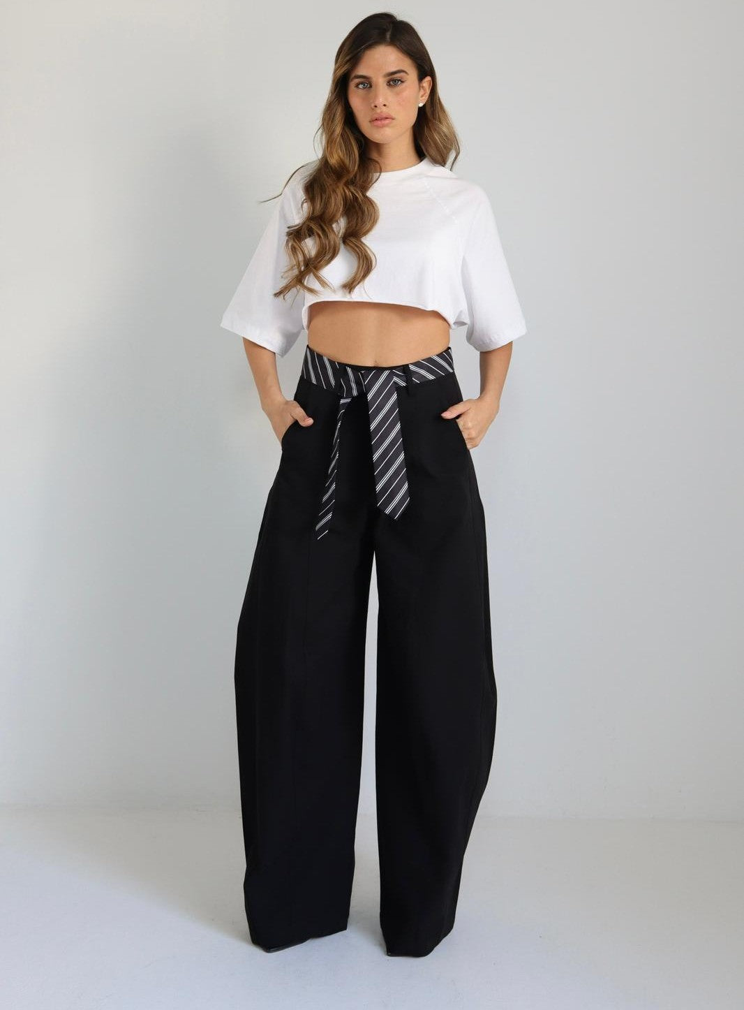 מכנס רחב אלגנטי לנשים עם מותן מודגשת