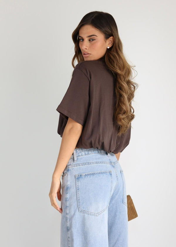 גב חולצת Beli קרופ לנשים בשילוב ג׳ינס גבוה