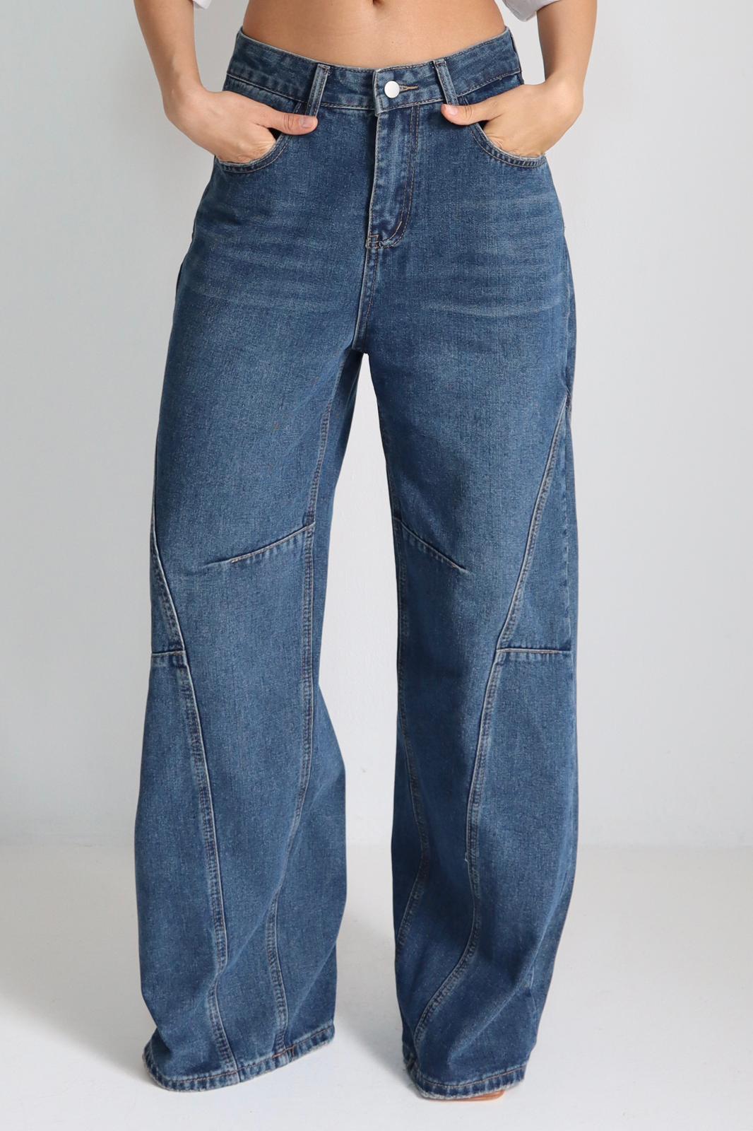 ג׳ינס Lotem כחול עם תפרים אלכסוניים מעוצבים