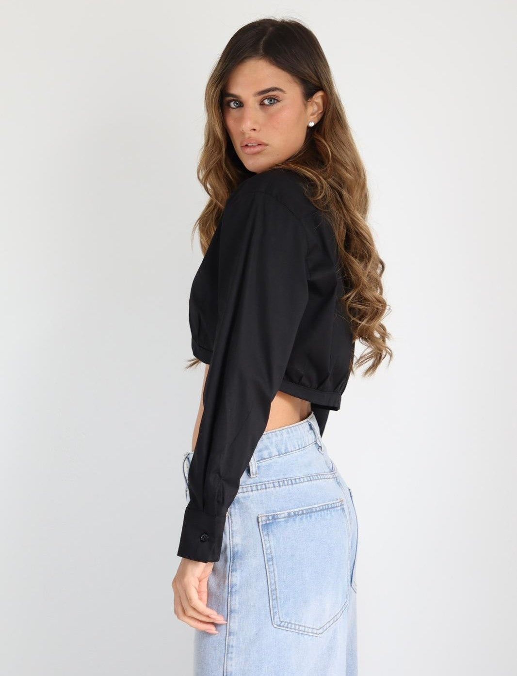 	חולצת Keren בשילוב ג׳ינס בגזרה גבוהה