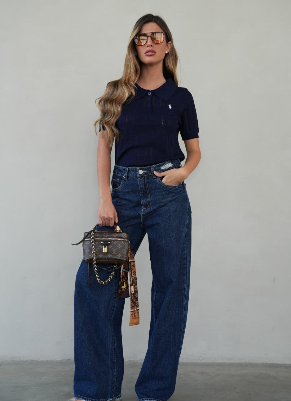 חולצת Iris כחולה עם ג’ינס לנשים
