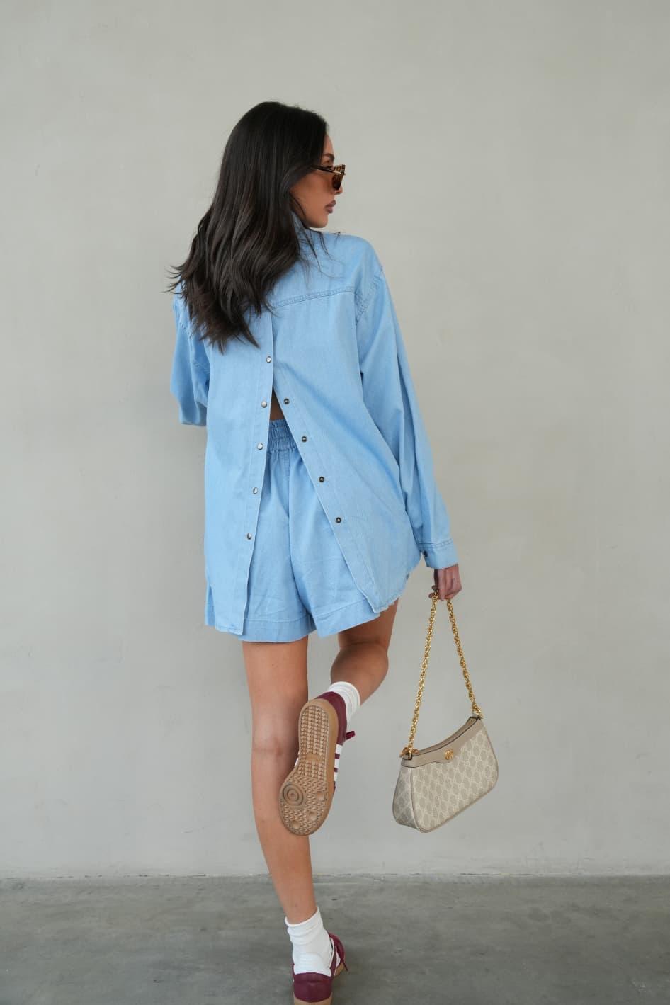 חליפת Caroline משובצת כחול לבן עם שורט לנשים