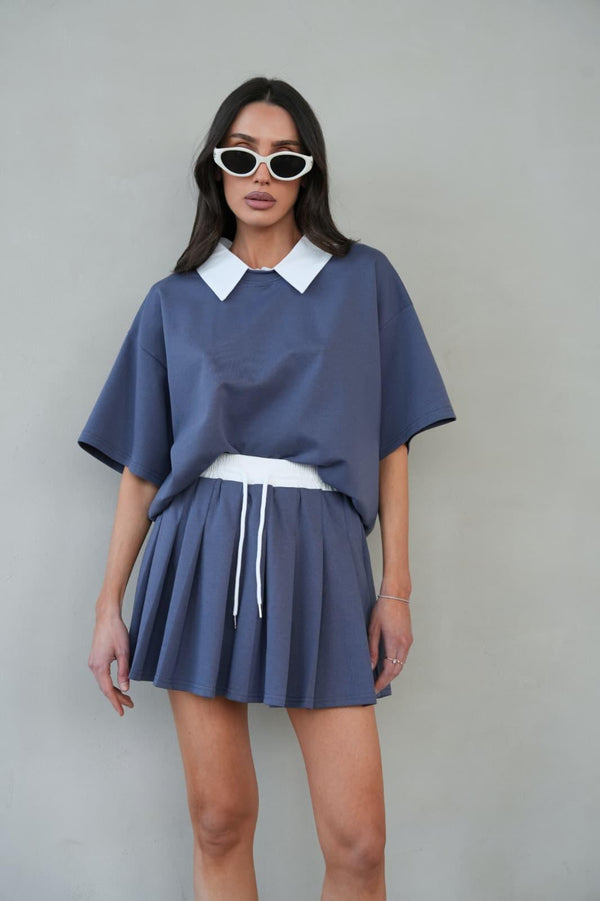 חליפת נשים אופנתית עם חצאית פליסה
