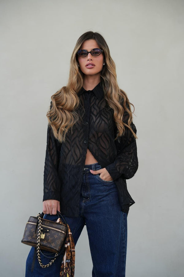 חולצת Gal שחורה אלגנטית עם טקסטורה מיוחדת