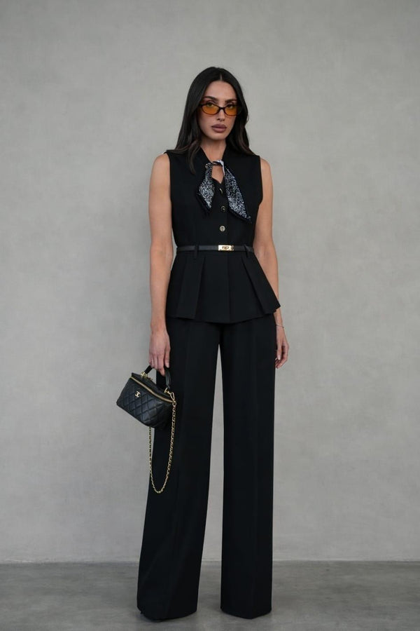 חליפת Neriya שחורה לנשים עם וסט מחויט ומכנס רחב | 52fiftytwo
