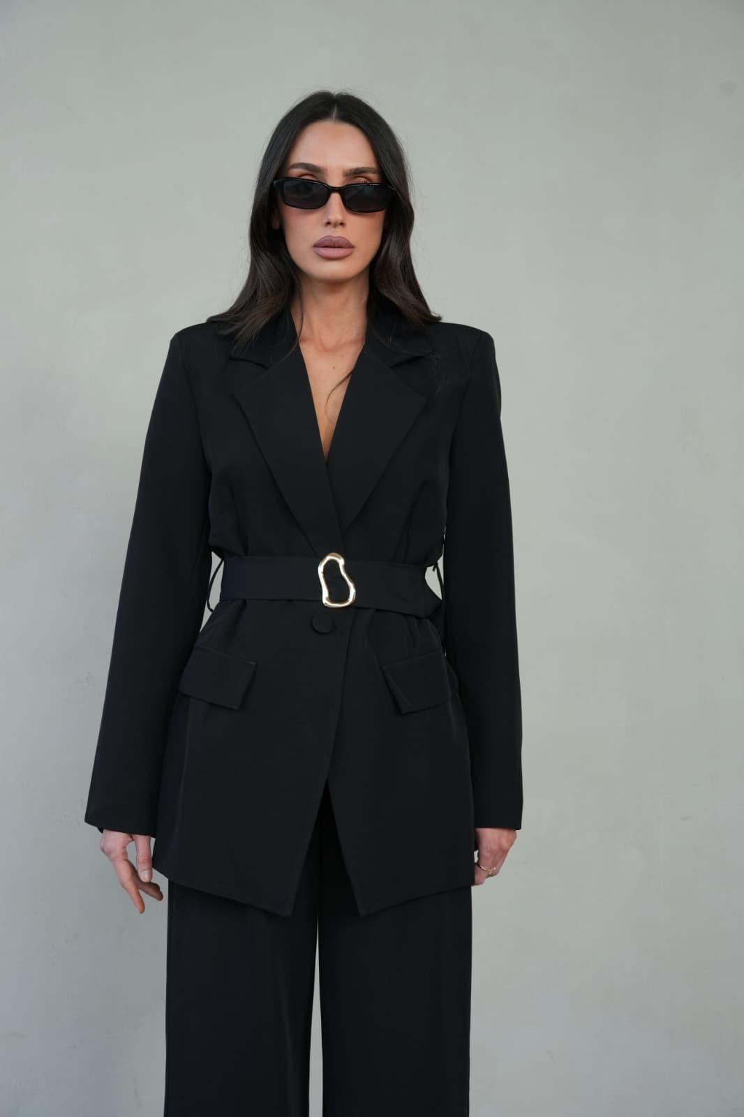 חליפת Amit בצבע שחור עם בלייזר אלגנטי לנשים