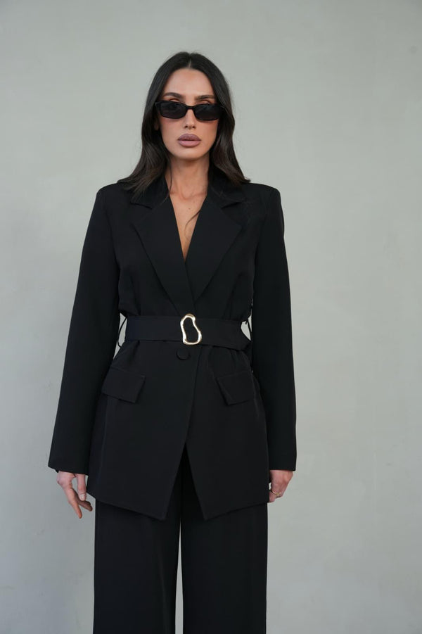 חליפת Amit בצבע שחור עם בלייזר אלגנטי לנשים