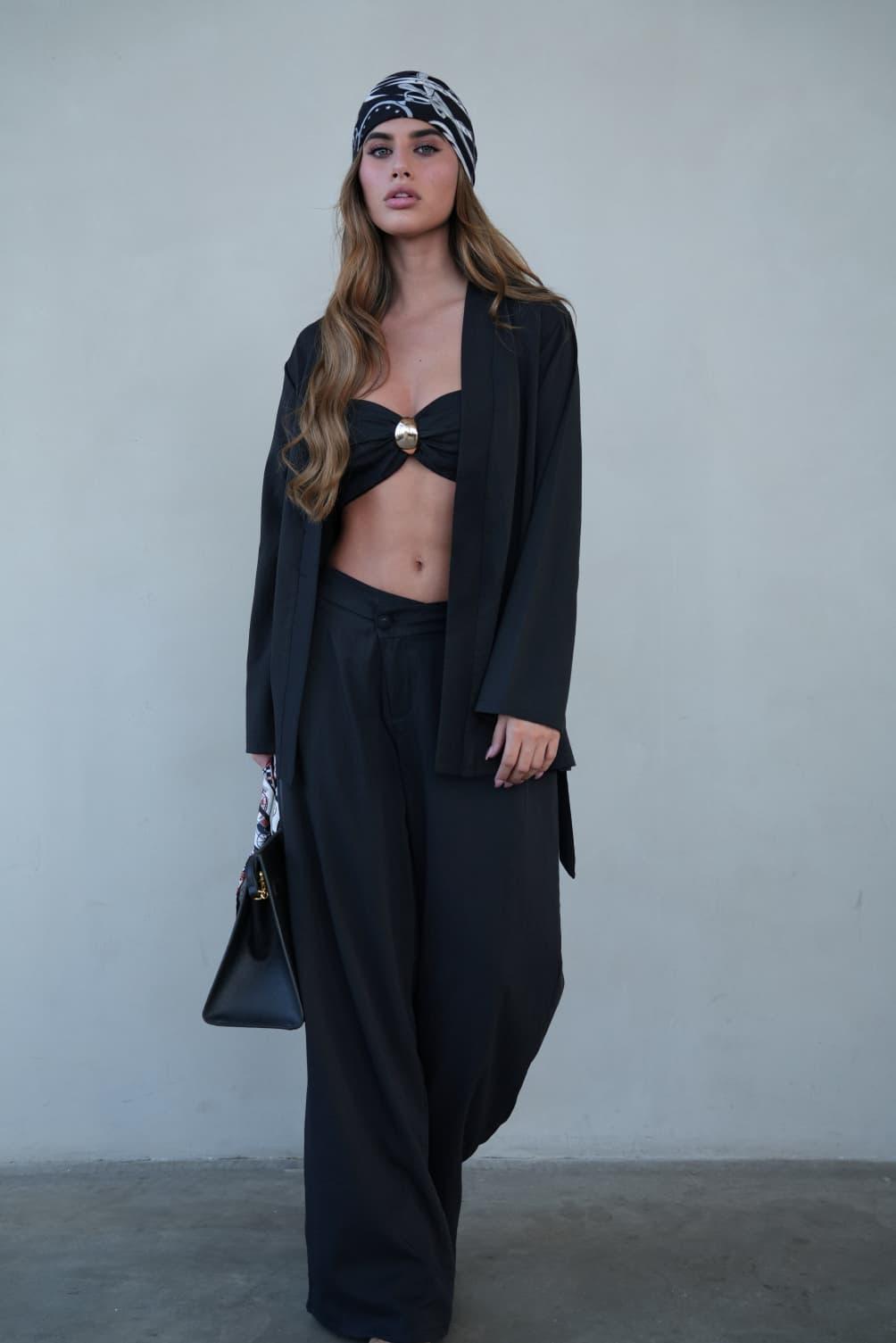 חליפת Almog שחורה – חליפה אלגנטית שלושה חלקים לנשים