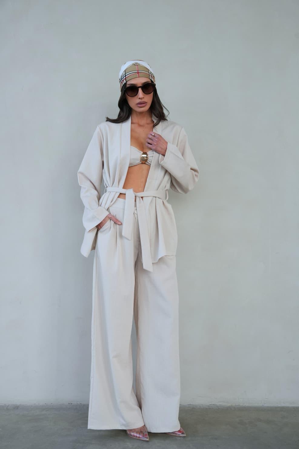 	חליפת Almog שמנת – חליפה אלגנטית שלושה חלקים לנשים
