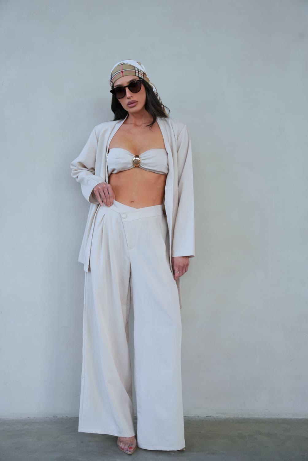 חליפת Almog שמנת – חליפה אלגנטית שלושה חלקים לנשים
