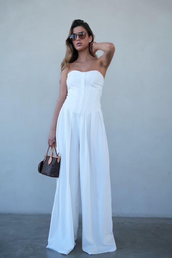 אוברול Moral לנשים – אוברול ערב לבן אלגנטי בגזרה מחמיאה