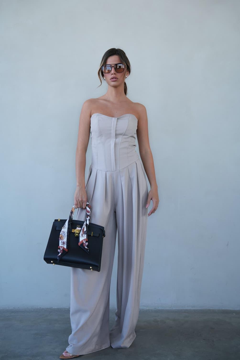 אוברול Moral לנשים – אוברול אלגנטי בגזרה מחמיאה