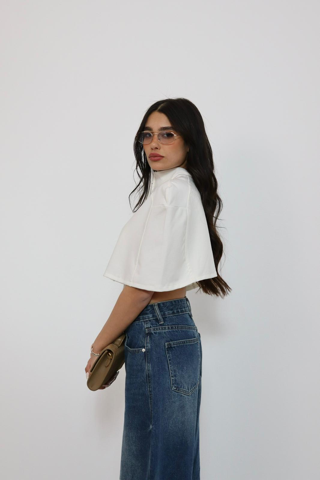 שכמיה Roxen לבנה לנשים טופ קרופ עם צווארון גבוה
