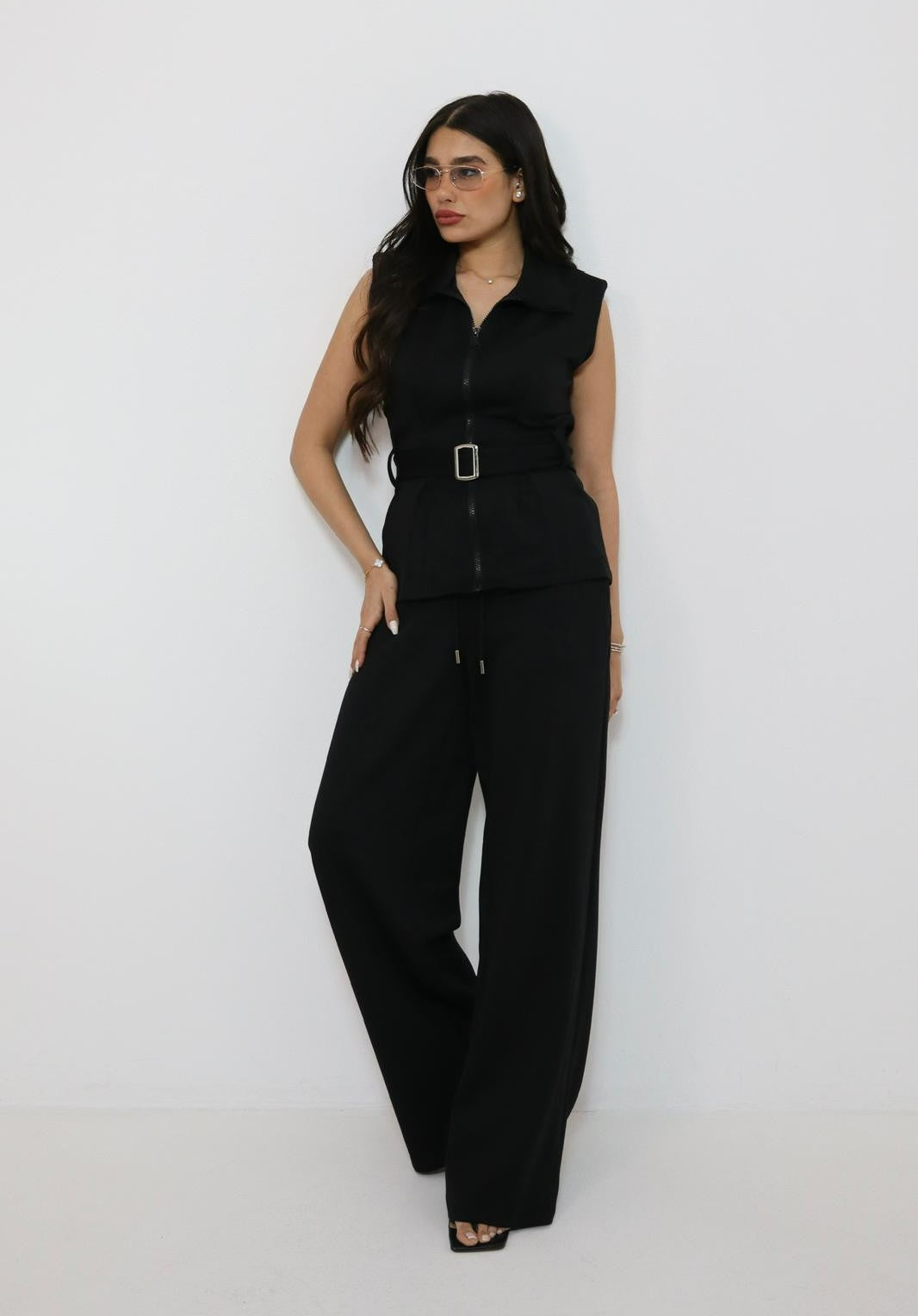 חליפת Refaela שחורה לנשים עם וסט ומכנס רחב