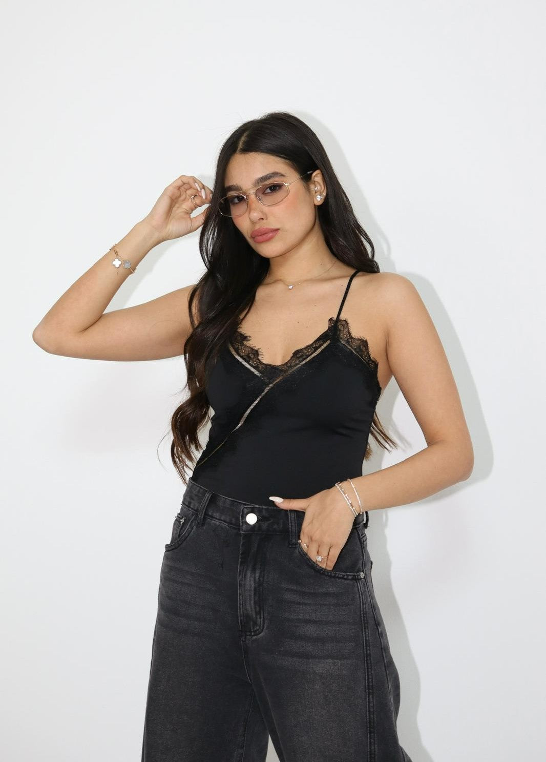 בגד גוף Toni שחור עם תחרה לנשים