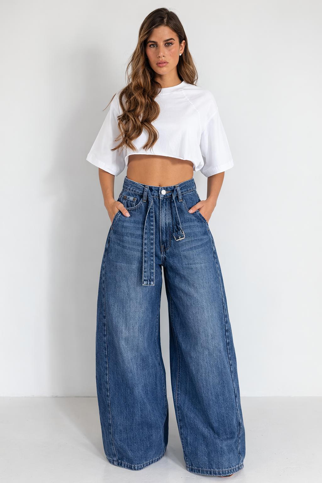 ג׳ינס Liam אופנתי לנשים בגזרה רחבה עם חגורת דנים | 52fiftytwo
