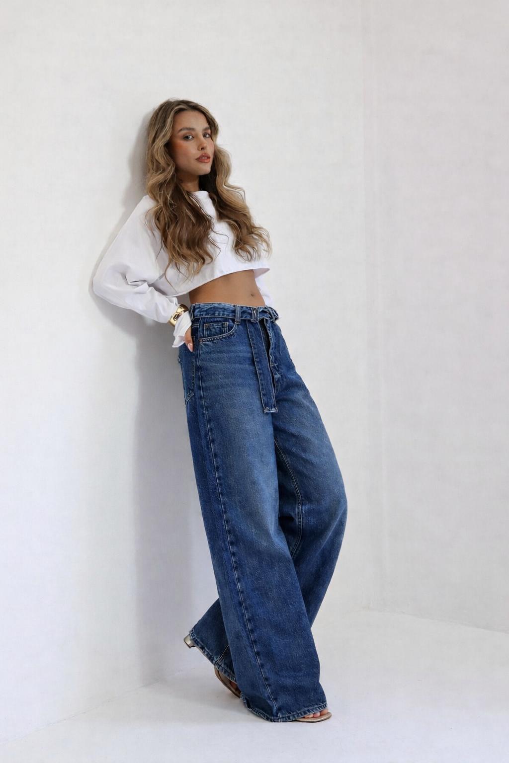 ג׳ינס Liam כחול לנשים בגזרה רחבה עם חגורת ג׳ינס תואמת | 52fiftytwo
