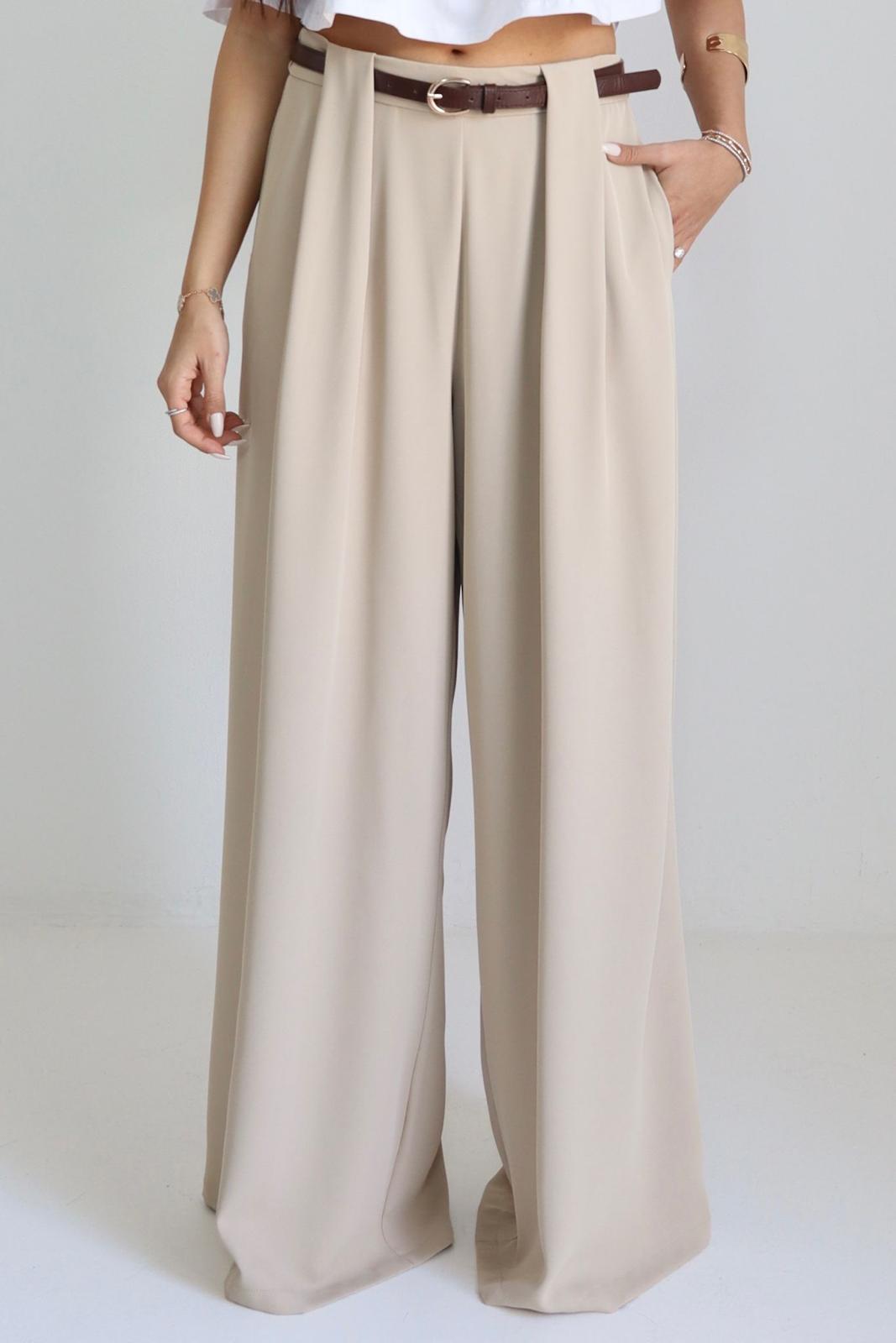 מכנס Erop בצבע בז׳ בגזרה רחבה עם חגורה