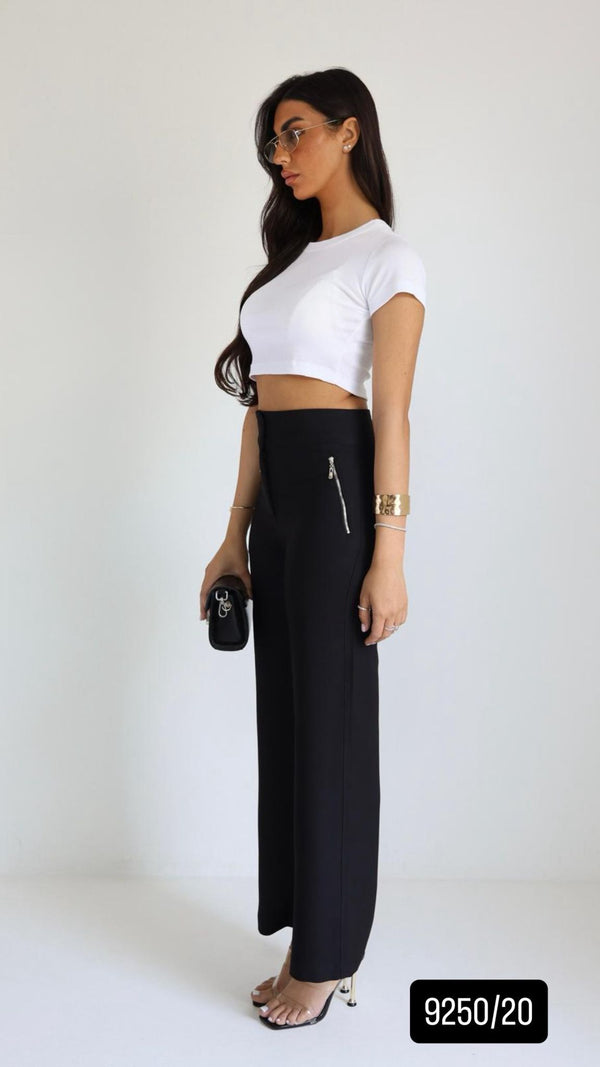 מכנס סקסו 9250/20 שחור מבט צד גזרה גבוהה ורגל ישרה עם פתיחה עדינה
