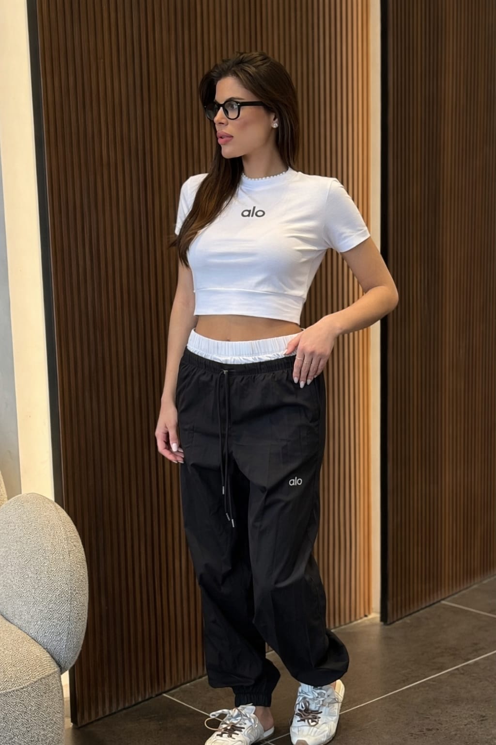 חליפת Hadasa שחור סט מכנס ספורט לנשים גזרה ישרה
