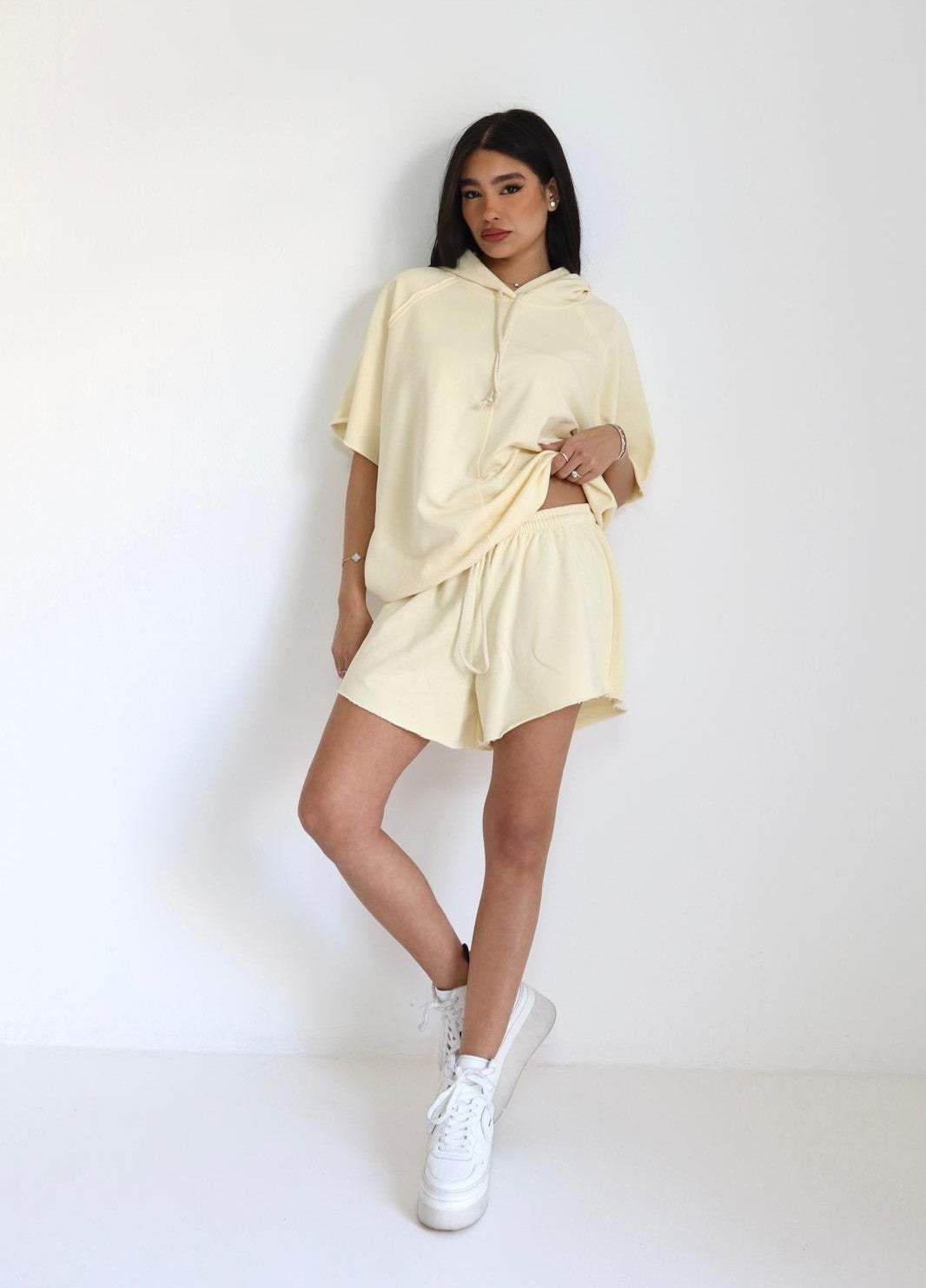 חליפת Reut צהובה סט קפוצון ושורט מבט צ