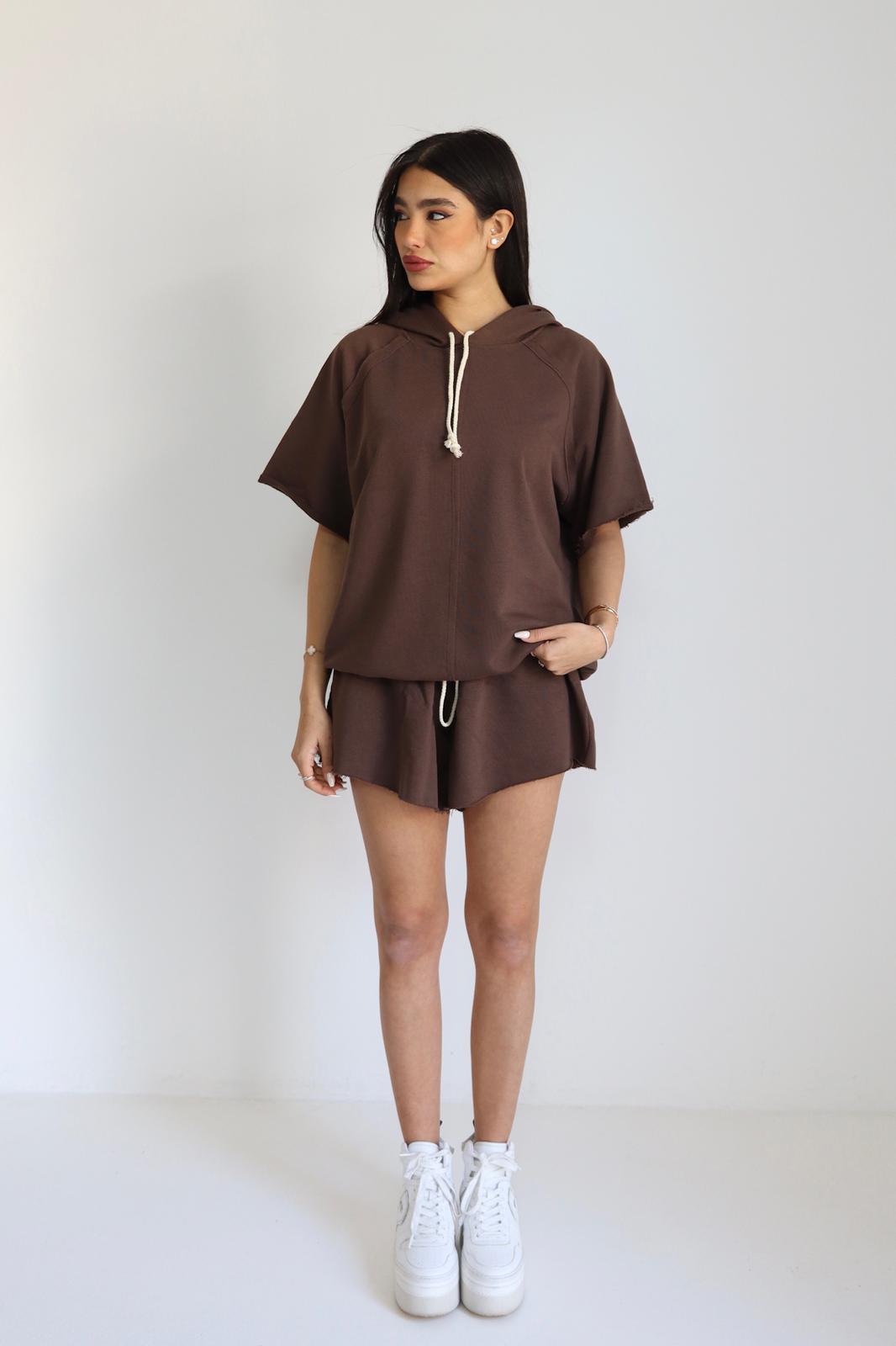 חליפת Reut חומה סט קפוצון ושורט גב
