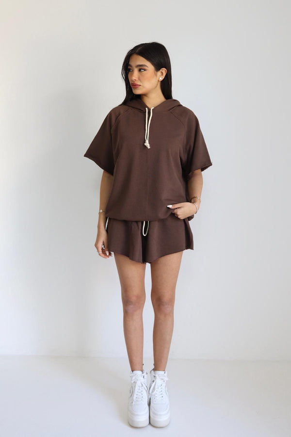 חליפת Reut חומה סט קפוצון ושורט גב
