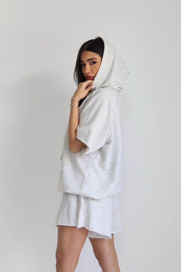 חליפת Reut אפורה סט קפוצון ושורט לנשים
