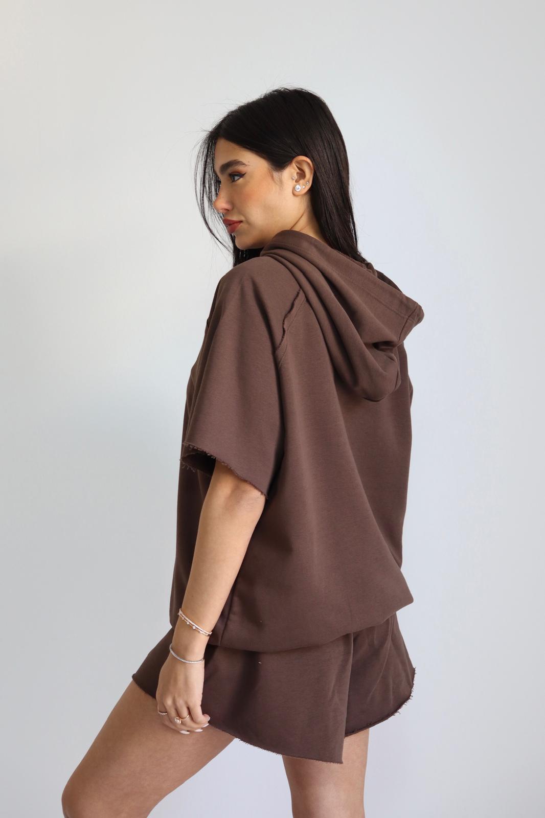 חליפת Reut חומה סט קפוצון ושורט גב
