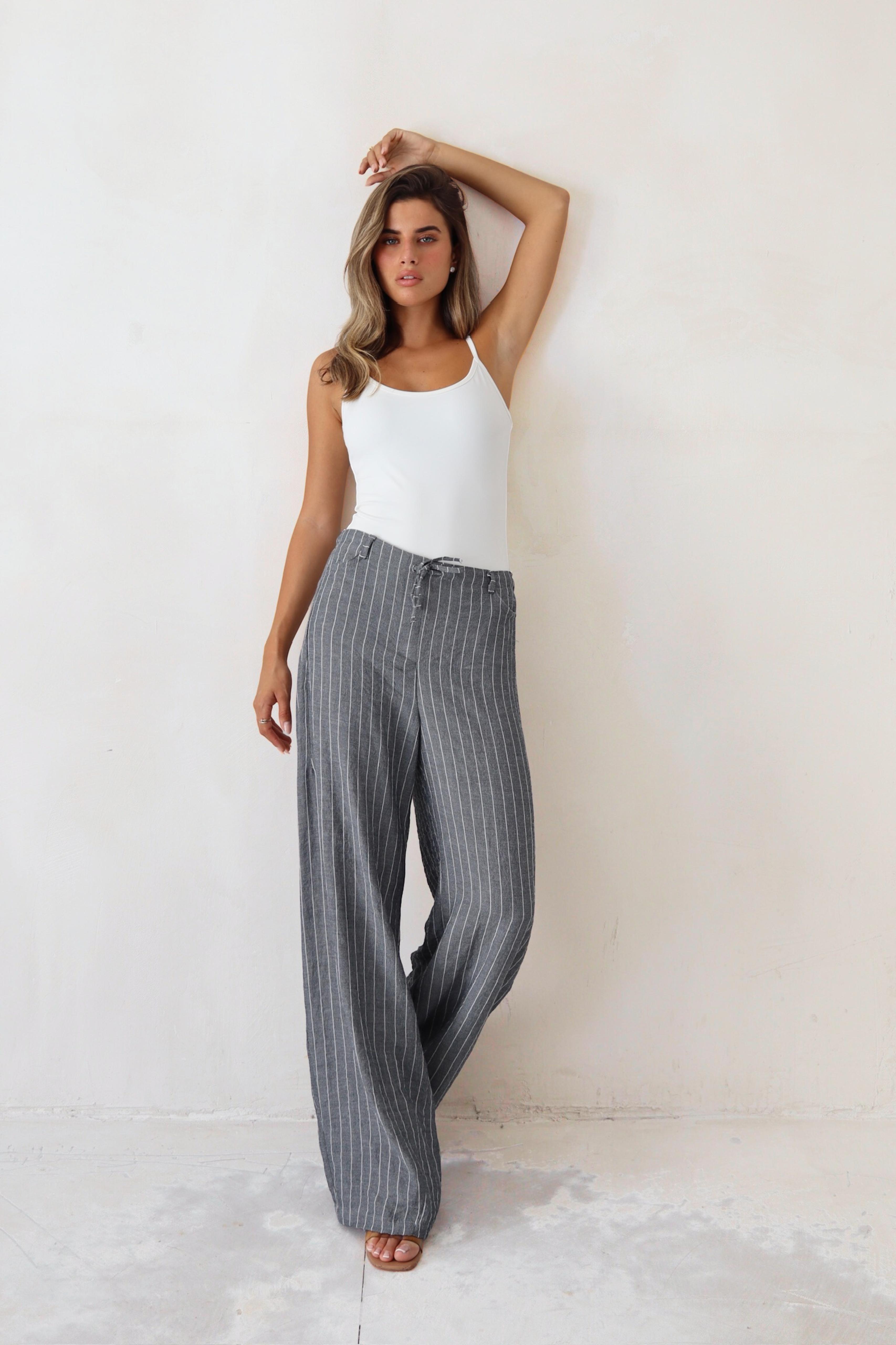 מכנס Peso אפור מכנס רחב לנשים עם פסים עדינים