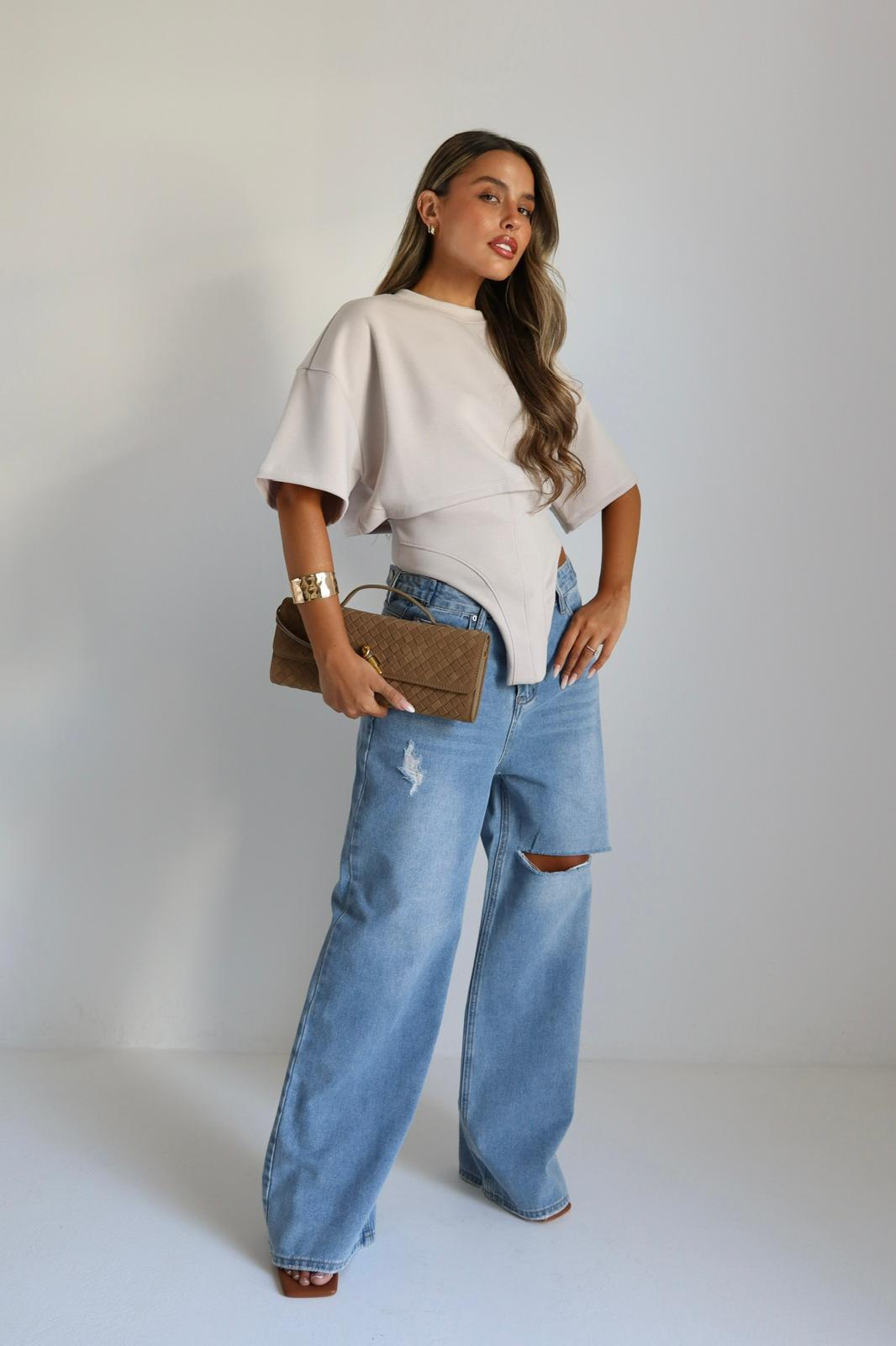 חולצת Dariya בז׳ חולצת קרופ 