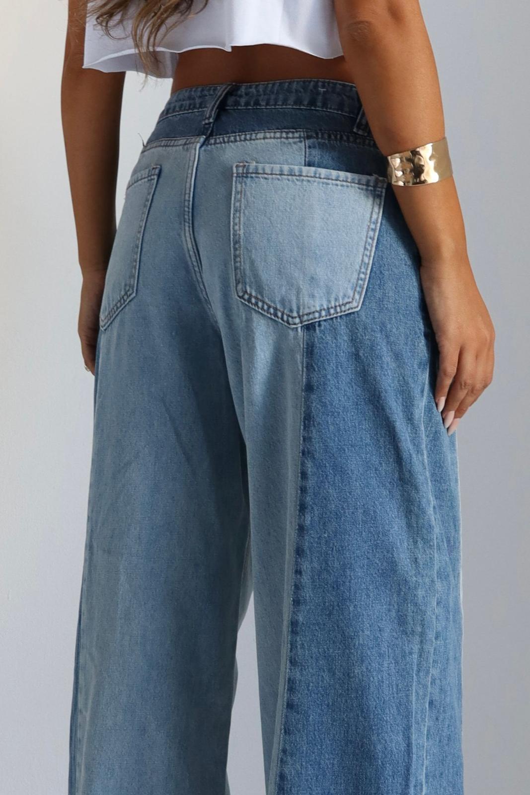 ג׳ינס רחב לנשים מבט אחורי עם פסים