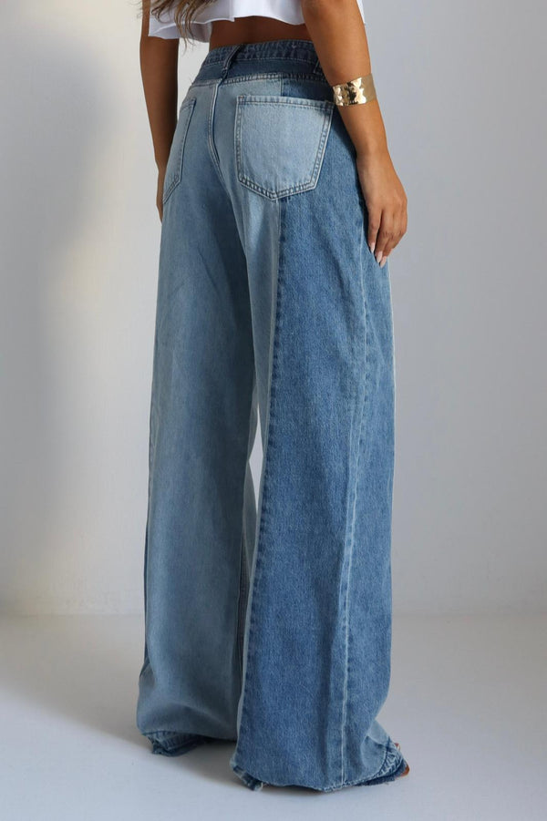 ג׳ינס רחב לנשים מבט אחורי עם פסים בגווני כחול