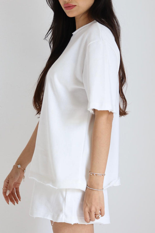 חליפת נשים קצרה Emilia בצבע לבן סט יומי נוח עם שורט