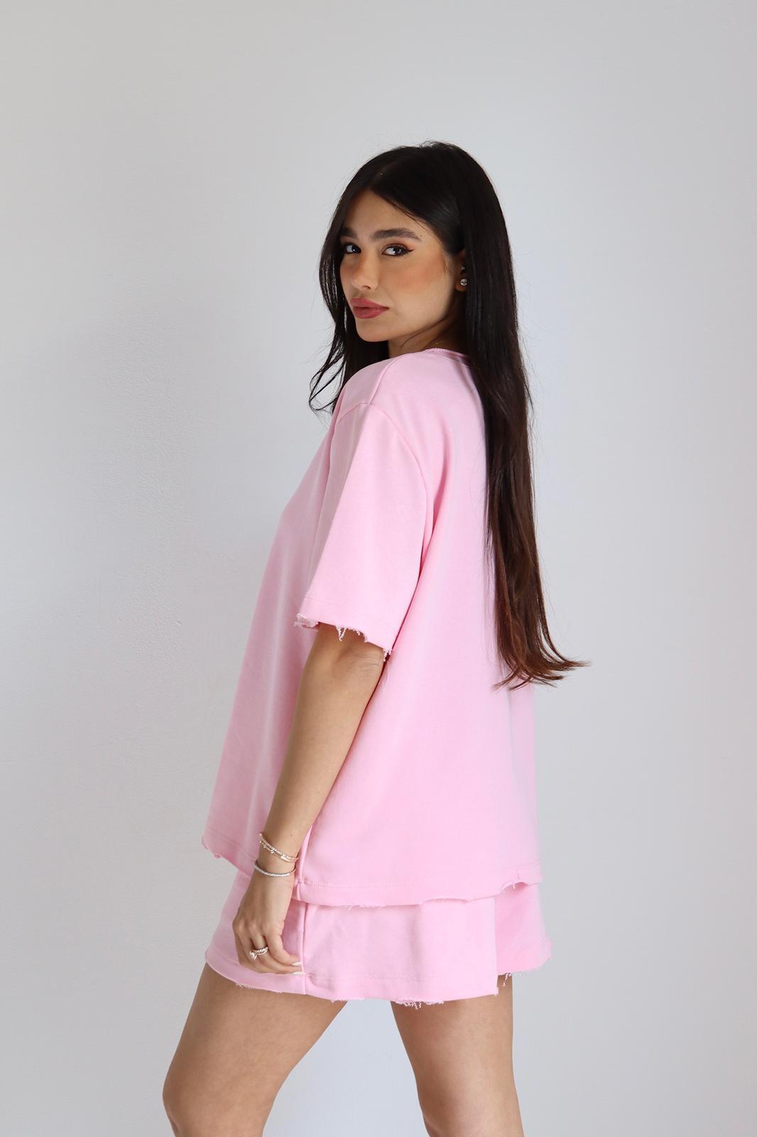 סט נשים Emilia טי שירט ושורט ללוק קיץ קליל ואופנתי