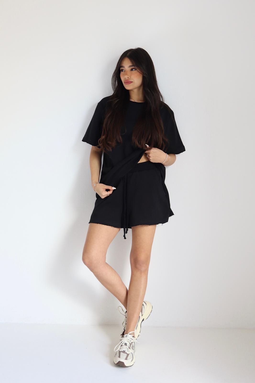 חליפת נשים נוחה Emilia סט קצר ללוק קזואל טרנדי