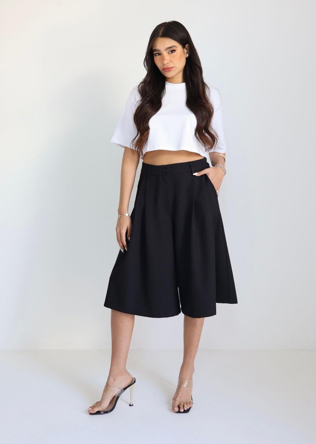 מכנס Bety שחור גזרה רחבה לנשים לוק אלגנטי