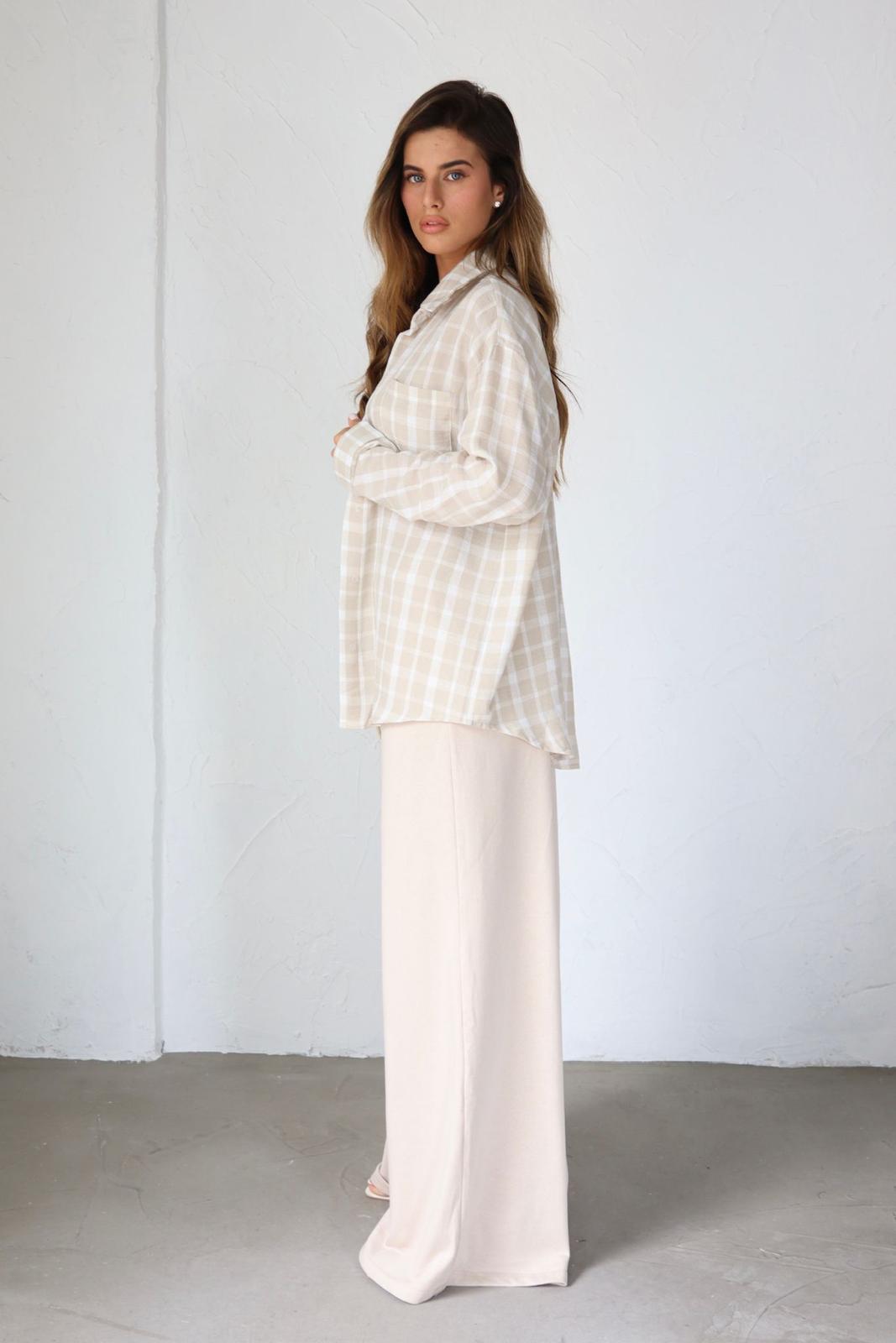 	חליפת Galit בז׳ סט קזואל שיק עם חולצה מכופתרת