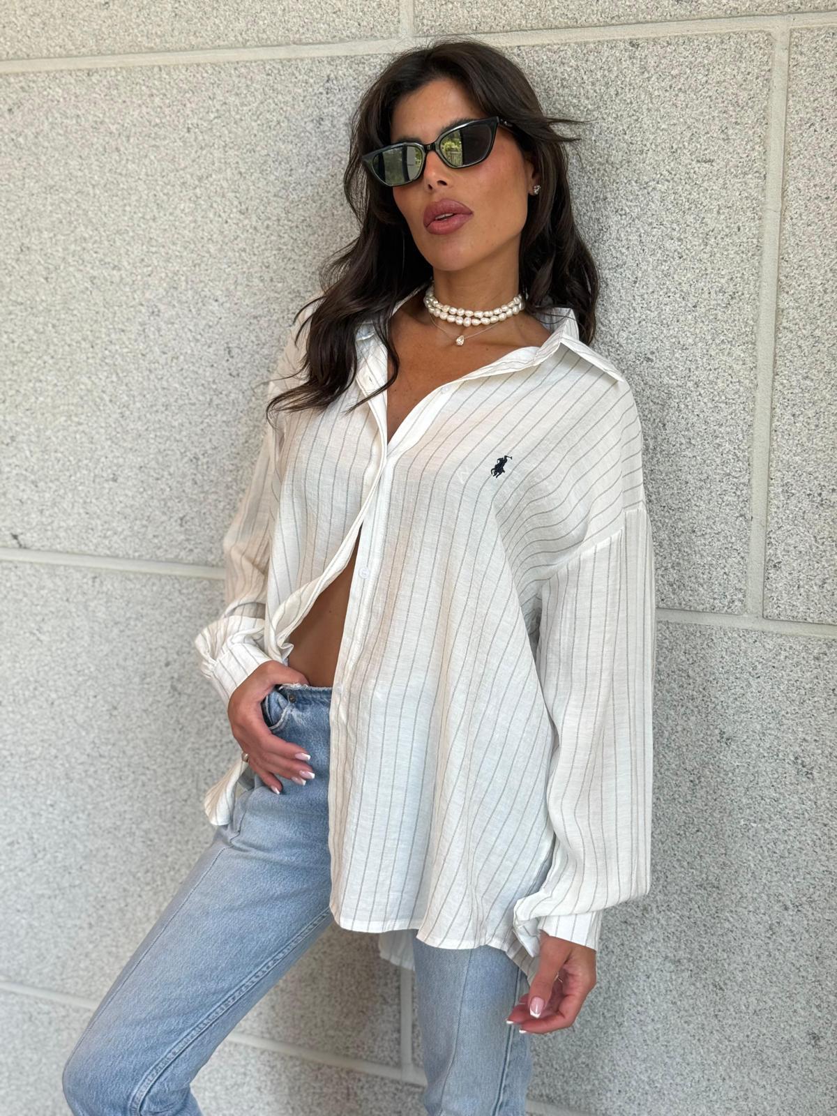 חולצת Rena פסים לנשים בשילוב ג׳ינס בהיר לוק קזואל שיק