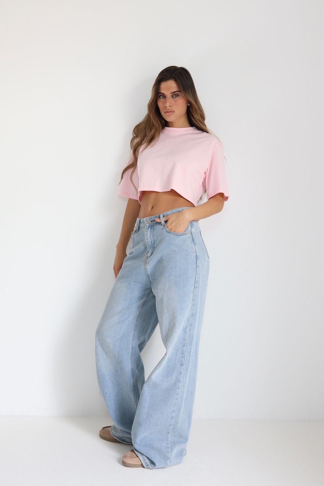 חולצת קרופ לנשים בצבע ורוד בגזרה רחבה
