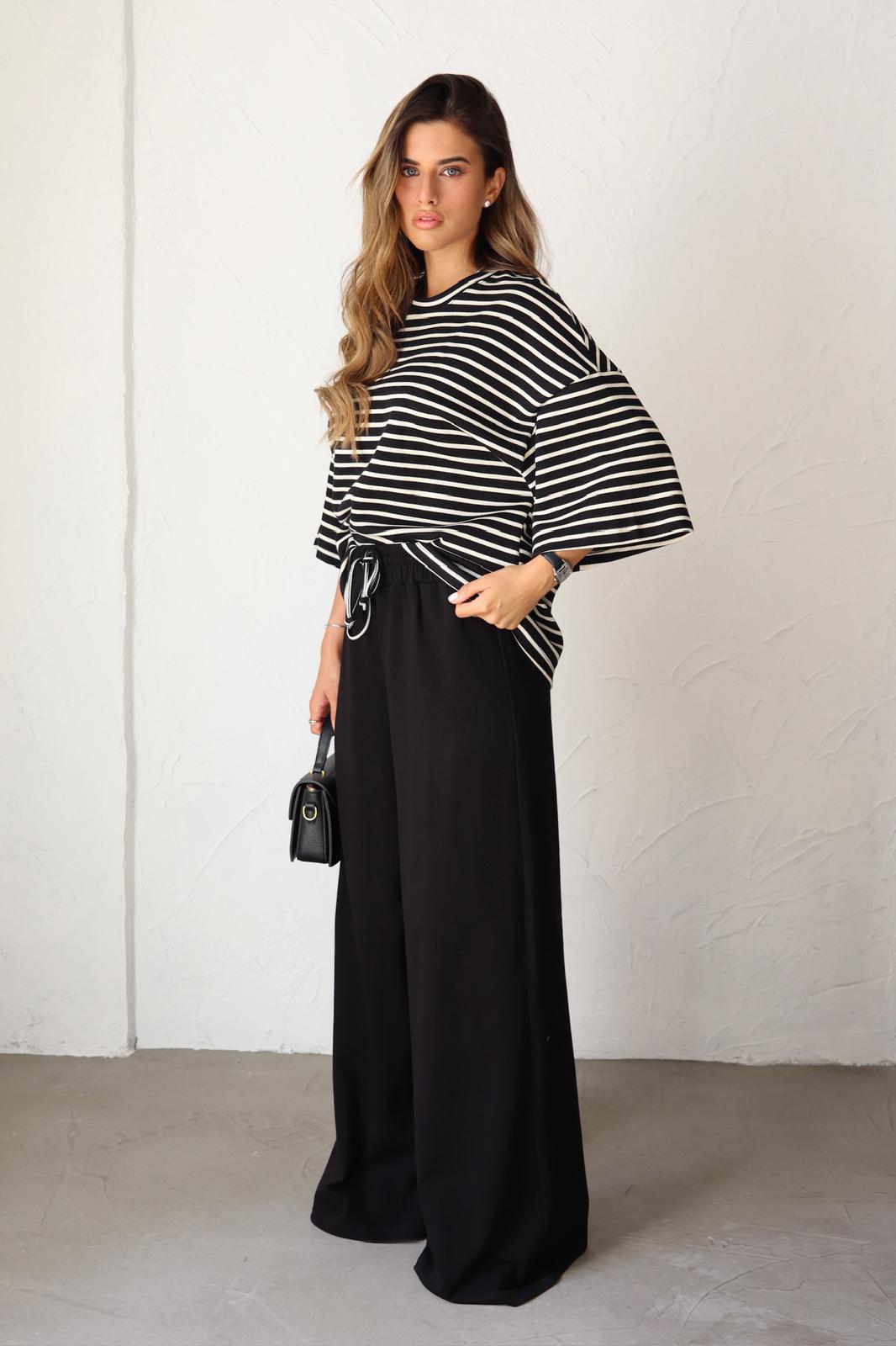 חליפת קיץ לנשים עם חולצת פסים שחור לבן ומכנס רחב
