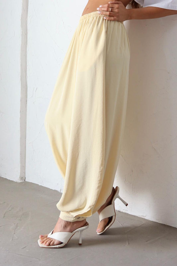 מכנס נשים בגזרה רחבה בד נשפך עם גומי במותן צבע צהוב בהיר