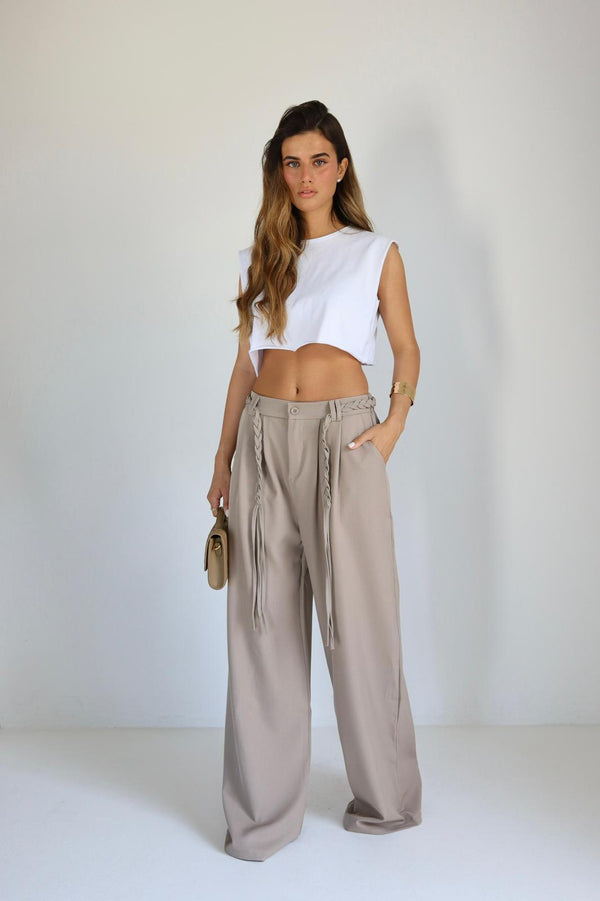 מכנס Motal בז בגזרה רחבה עם פרטי קליעה במותן